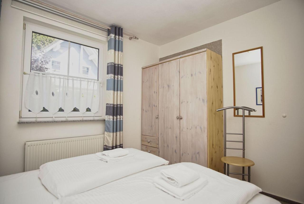 Nah Am Meer, Ruhige Lage, Gratis Nutzung Vom Ahoi Erlebnisbad Und Sauna In Sellin - Haus Inselblick Fewo 01 Goehren  Exterior photo